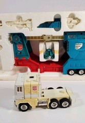 Vintage 1985 Hasbro Transformers City Commander Ultra Magnus #5795 with Box