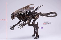 In Stock HIYA AVP Battle-Damaged Alien Queen 1:18 Ultra-Articulated Figure Model
