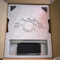 Xbox 360 Gears of War 3 Epic Edition Figure w/ Art & Design of Gears of War Book