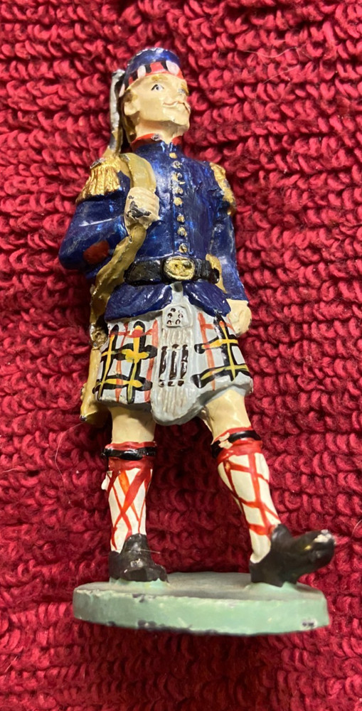 Vintage Britains Scottish Highlander Soldier Lead Figurine 3 Inches Tall B40