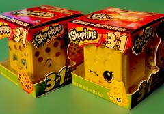 Shopkins 3 in 1 Radz Cubez Dispenser with Mini-Poster Candy Exp. 3/15/2020