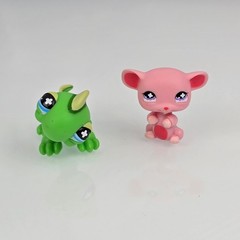 Littlest Pet Shop (LPS) Pack of 10 Pets Carry Case 90382 Bobble Head Toy 874 875