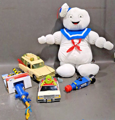 Lot Of Ghostbusters Items Vintage Kenner Ecto-1 Plush Stay Puft Slimer Toys