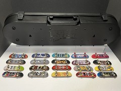 Tech Deck • Wall Display Carry Case & Lot of 20 Fingerboard Skateboards