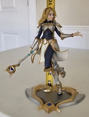 League of Legends #22 Lux Unlocked RETIRED Figure Statue Riot Luxanna Crownguard