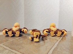 2 Donkey & 1 Diddy Kong 2.5 inch Jakks Pacific from Jungle Diorama set lot loose
