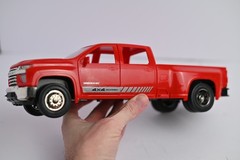 New Ray 1/20 Scale 2020 Chevy Silverado 3500HD Plastic Dually Pickup Truck