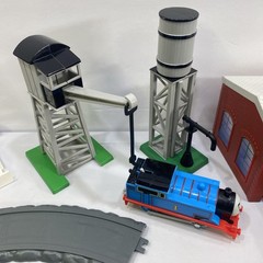 2001 ERTL Thomas The Train-Track-Turntable w/Shed-Crossing-Signals & More