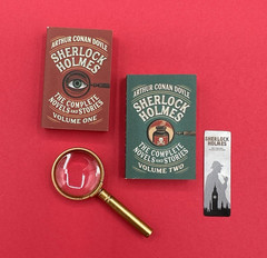 Zuru Mini Books SHERLOCK HOLMES Vol. 1 & 2 and Bookmark with Magnifying Glass