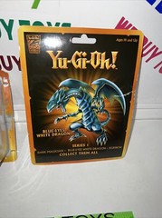 NEW Yu-Gi-Oh Blue Eyes White Dragon Collectible Figure Action Figure Yu GI OH