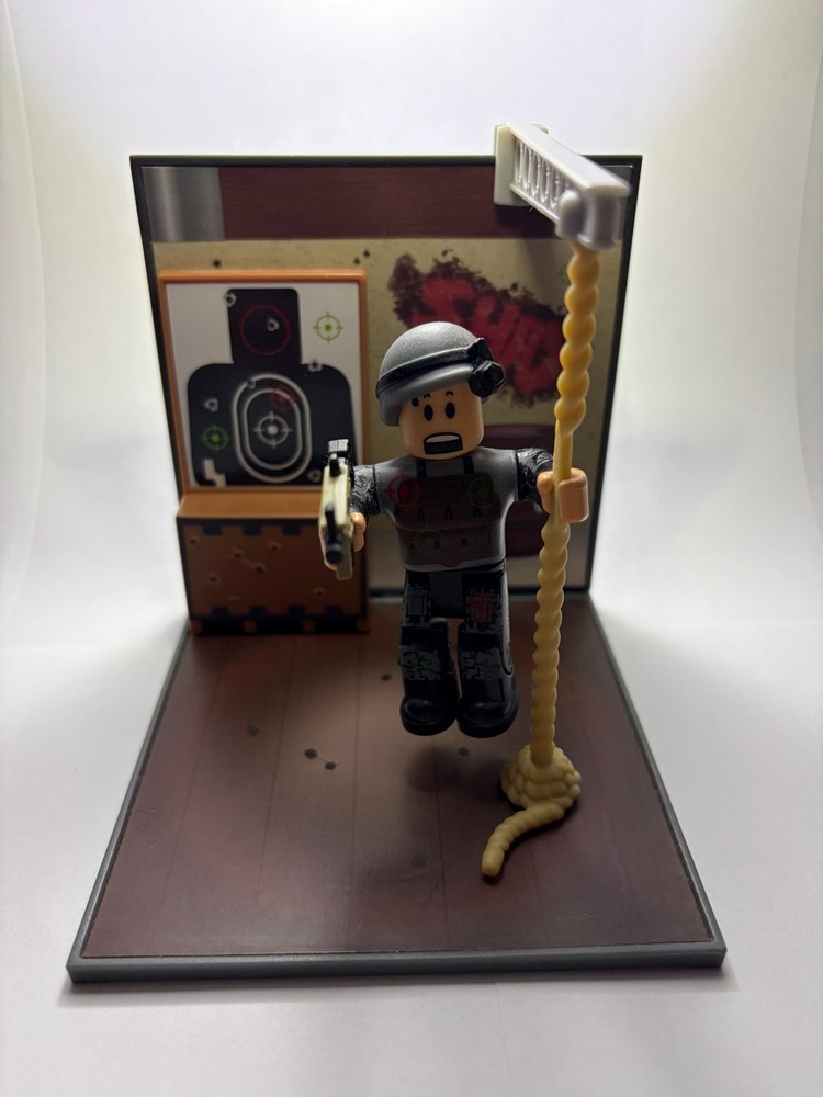 ROBLOX JAZWARES DESKTOP SERIES PHANTOM FORCES: TACTICAL GENIUS (Great Condition)