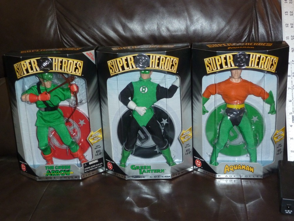 HASBRO DC SUPERHEROES 9 INCH FIGURE BOXED AQUAMAN GREEN ARROW LANTERN 3 FIGURES