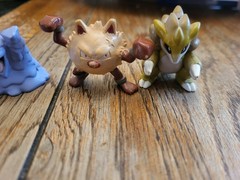 Lot Of Vintage Tomy Figures Primeape,grimer, Sandslash, Pikachu/evee