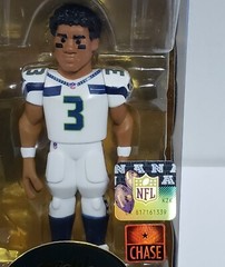 RUSSELL WILSON – Seattle Seahawks – CHASE Funko Gold Premium Vinyl 5″ Figure NEW
