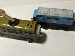 Thomas & Friends Take N Play Die Cast Train Magnetic Engine D199 Diesel 10 Read