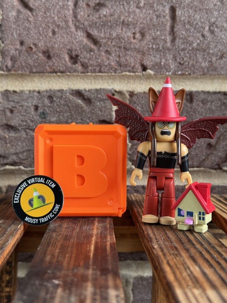 Roblox Celebrity Series 8 Book of Monsters: Scared Sabrina WITH CODE