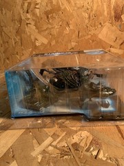 ALIEN VS PREDATOR: ALIEN QUEEN W/ BASE BRAND NEW NO YELLOWING ABSOLUTELY MINT