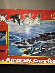 Vintage Kidz Fun US UNIVERSAL AIRCRAFT CARRIER With Realistic Fighter NOB