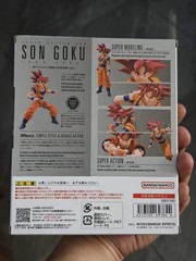 Bandai S.H.Figuarts Dragon Ball Super Saiyan God Son Goku God Aura Action Figure