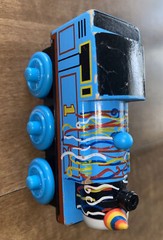 Thomas Wooden Train by Fisher Price Birthday Thomas & Cake Cargo Car Y4501