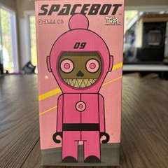 DALEK 05 Spacebot #09 TOY2R 8″ Graffiti Collectable 2005 Vinyl Toy