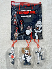 DAMIEN LEONE’S TERRIFIER HANGERS SET OF 3 **NEW OPENED**