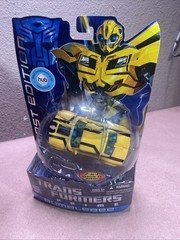 Transformers Prime First Edition Deluxe Class Autobot Bumblebee New