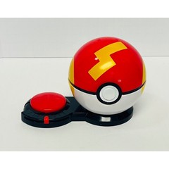 Jazwares Pokemon Surprise Attack Game 4″ Red White Yellow Poke Ball 2021 PKW3165