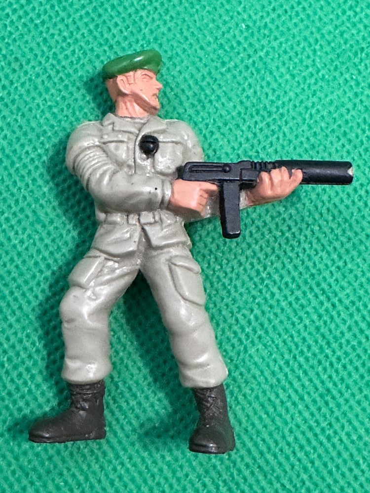 Vintage GUTS! 1986 Green Berets THE DESTROYER figure figurine