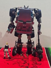 Transformers Human Alliance – Autobot Jazz with Captain Lennox
