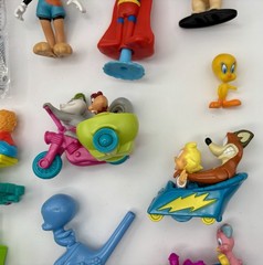 Vintage Lot of 17 Looney Tunes Toons Figures Toys Warner Bros Bugs Bunny Coyote