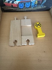 Learning Curve Wooden Thomas Train Clickety Clack Cross Track & RR Sign!