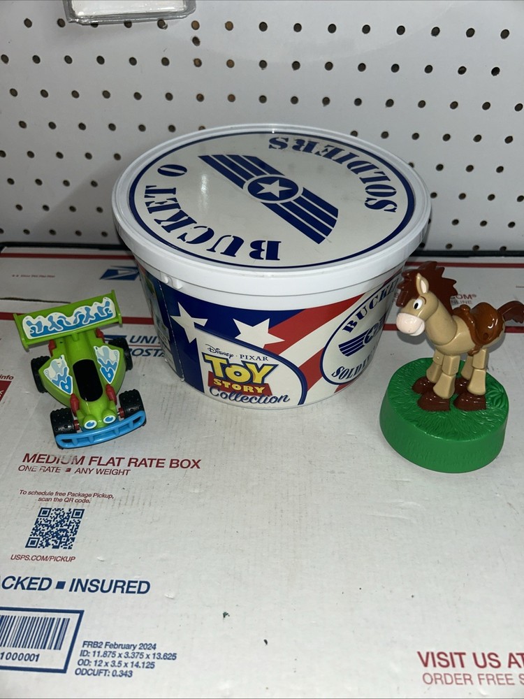 Toy Story, Bucket Of Soldiers, Disney Pixar Missing Parachutes And Coa