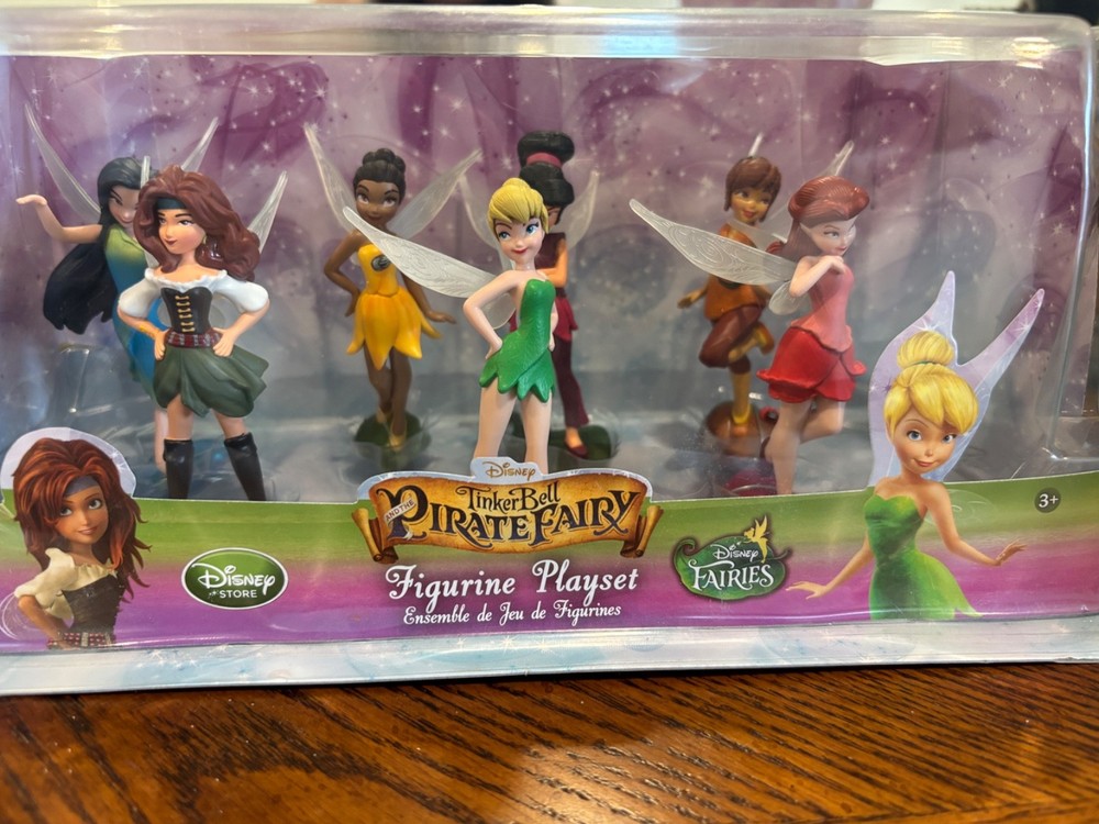 Disney Store Tinker Bell and Neverland Pirates Delixe Figure Playset