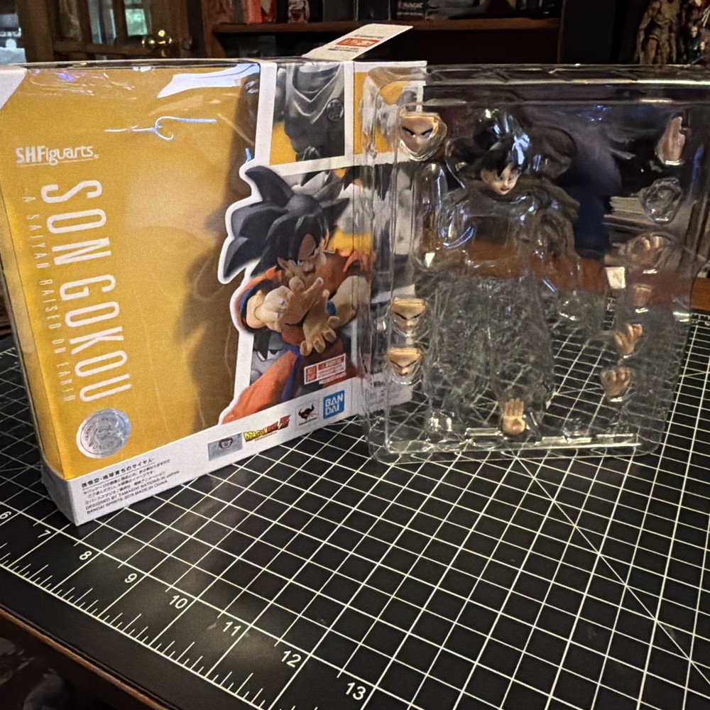 Bandai Figuarts Dragon Ball Z: A Saiyan Raised on Earth Son Goku Action Figure