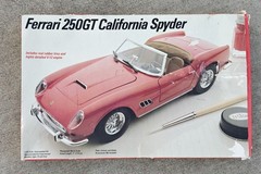 Vintage Ferrari 250GT California Spyder 1/24 TESTORS Model Kit Complete Plastic