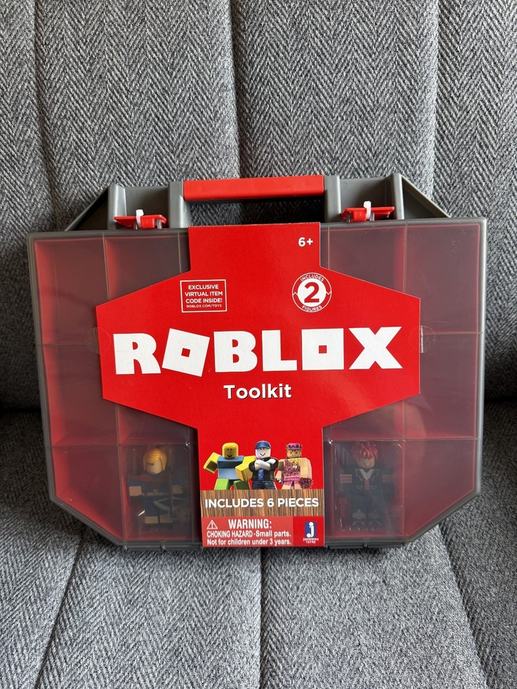 Roblox Collector’s Tool Box Carry Case Holds 32 Figures 2017 w/Virtual Item Code