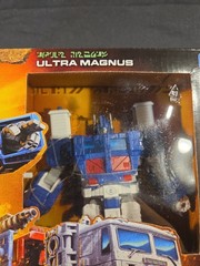 Hasbro WFC-K20 Transformers Generations War for Cybertron: Kingdom Leader Ultra