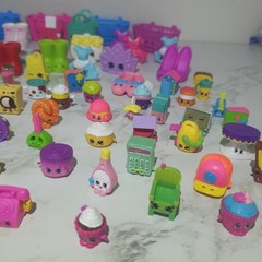 SHOPKINS Lot of 90 Characters Mixed Seasons + 6 Totes 2 Sizes
