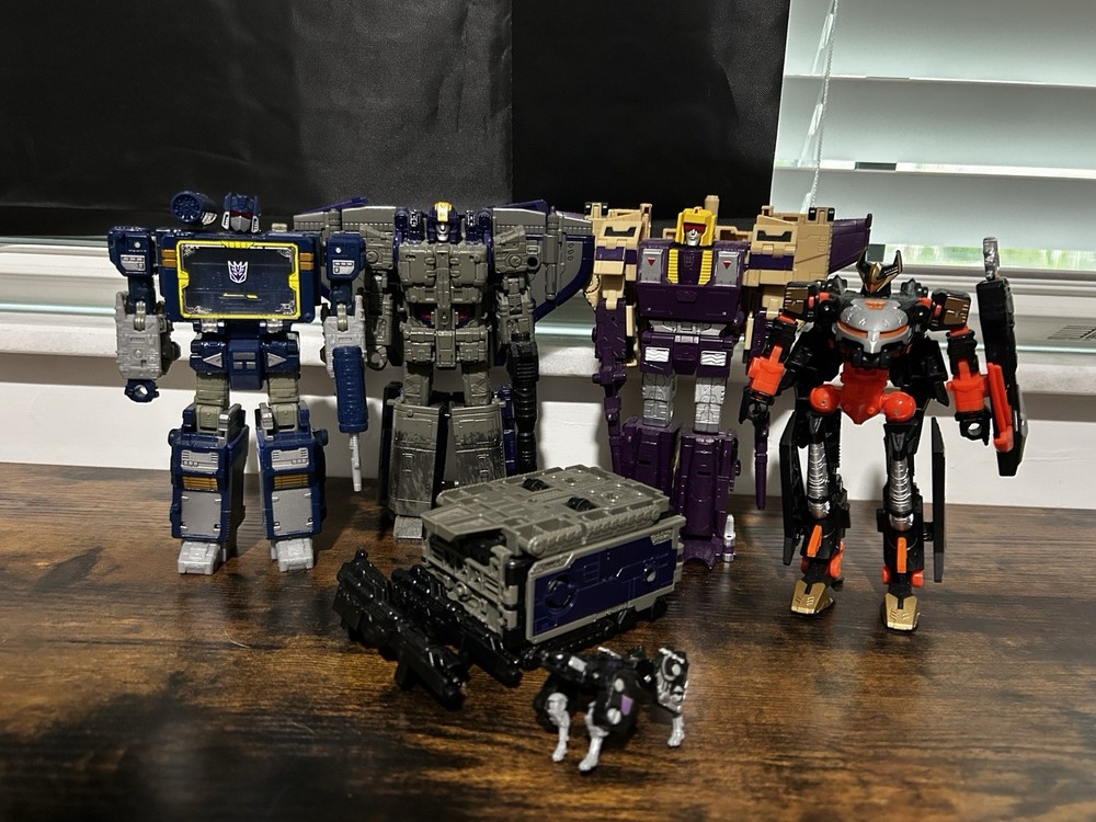 Transformers lot of 4 WFC Soundwave Blitzwing Astrotrain