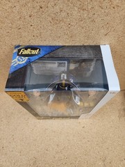 Fallout 7 Inch Action Figure Lucy & Dogmeat McFarlane Gold Label Elite Edition