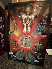 SDCC 2017 Hasbro Revolution 16 Figure Box Set IDW Comic Crossover New Sealed