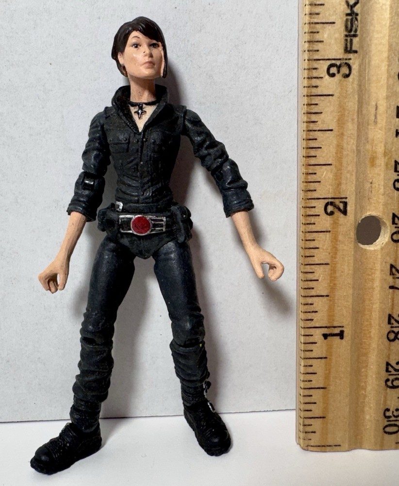Mezco Toyz Hellboy II The Golden Army Liz Sherman Action Figure