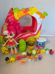 Shopkins Smoothie Truck with Figures and Shoppie Donatina World Vacation Doll