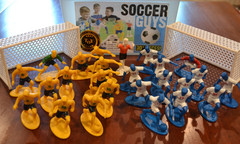 KASKEY KIDS SOCCER GUYS FIGURES TOY PLAYERS REFEREE 2 GOALS WITH CASE USA BRAZIL