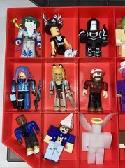 Roblox & Minecraft Mixed Lot of 20 Figures in Carrying Case – No Codes