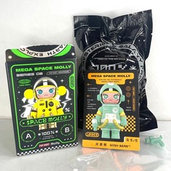 POP MART Kennyswork Mega Space Molly Series 2 Figure – Wish Bear (Secret C)