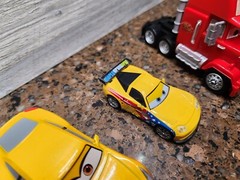 Lot of 7 Disney Pixar plastic/die-cast Cars and Trucks