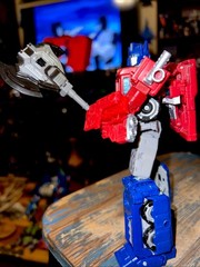 Transformers Generations War for Cybertron Siege Voyager WFC-S11 Optimus Prime