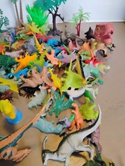 Lot of 100 Dinosaur Toys Mixed Rubber & Plastic Figures Unknown Brands